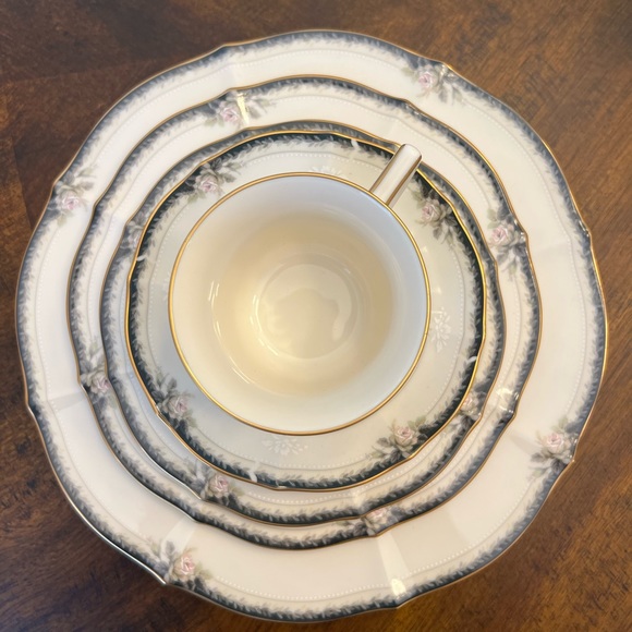 Noritake Ivory China 7353 Edwardian Rose 5 piece set - Picture 3 of 4